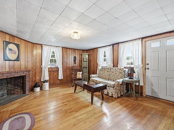 5th image of 68 Chestnut St