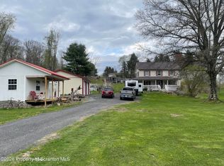 628 Gravity Hill Rd, Lake Ariel, PA 18436