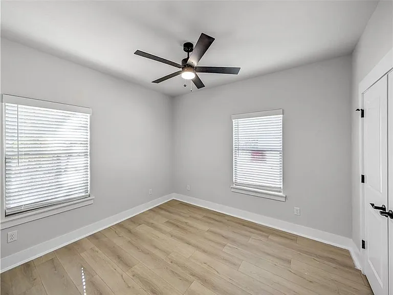100 Selkirk Dr — Photo 16