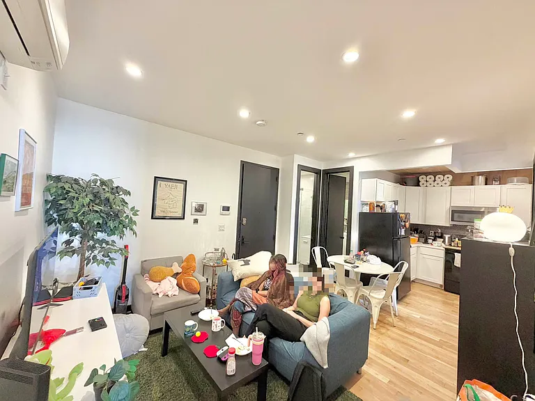 172 Suydam St #4R — Photo 1