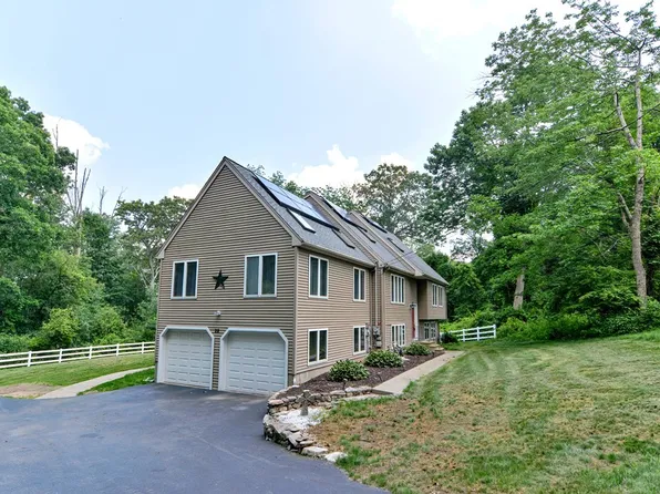 28 Corbin Rd, Dudley, MA 01571