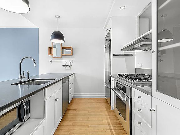 3rd image of 110 Livingston St #12HH