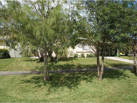 3rd image of 4095 Collin Dr