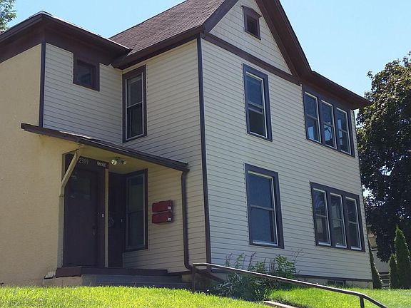 3rd image of 2309 Buchanan St NE