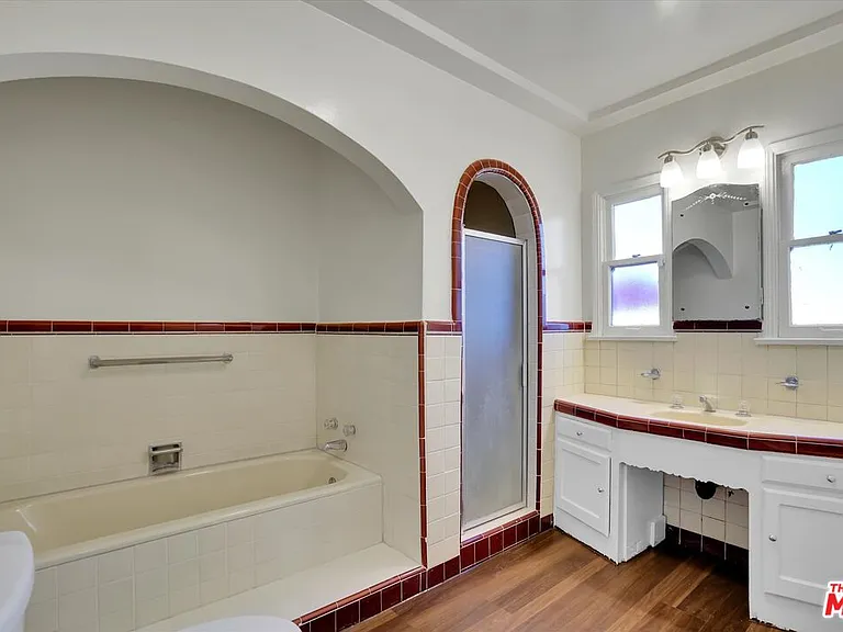 3800 Roxton Ave — Photo 25