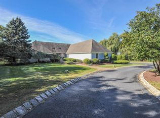 9 Apple Blossom Ln, Manalapan, NJ