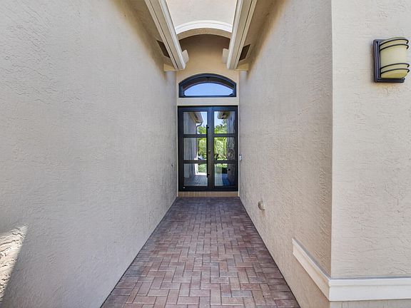 3rd image of 10668 Regatta Ridge Road
