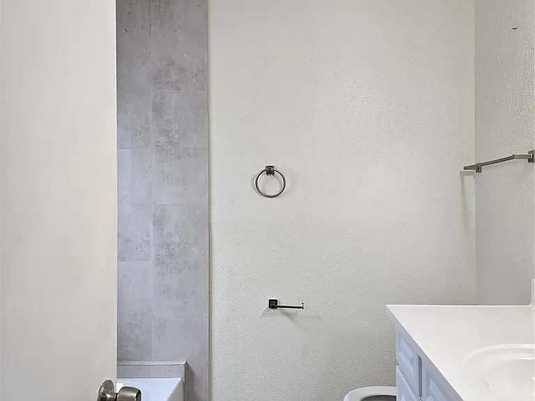 2101 Fountain View Dr #27 — Photo 13