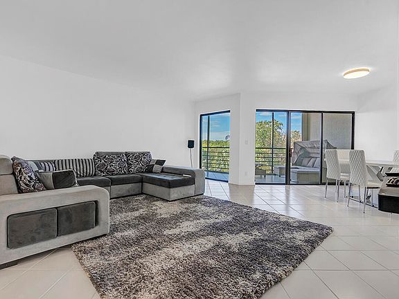 3rd image of 5749 Camino Del Sol #404