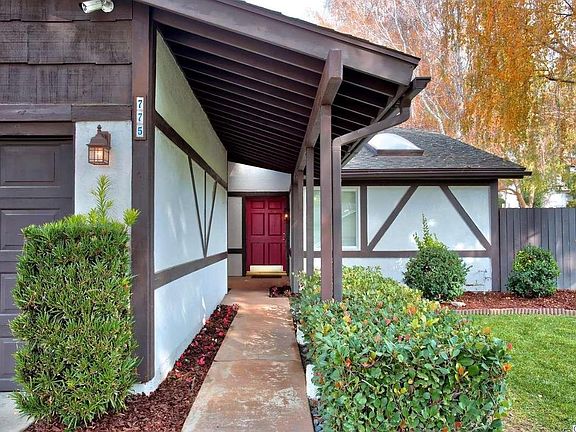 4th image of 775 Elmhurst Cir