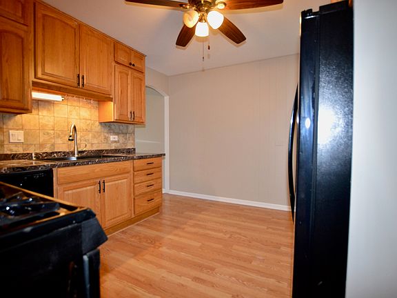 2nd image of 315 E Willow Dr