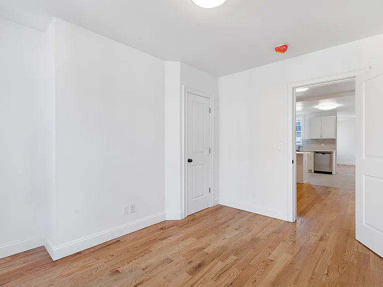 260 New York Ave #2R — Photo 9
