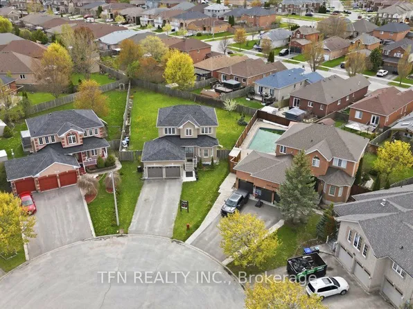 2073 Cynthia Ct, Innisfil, ON L9S 4Z1