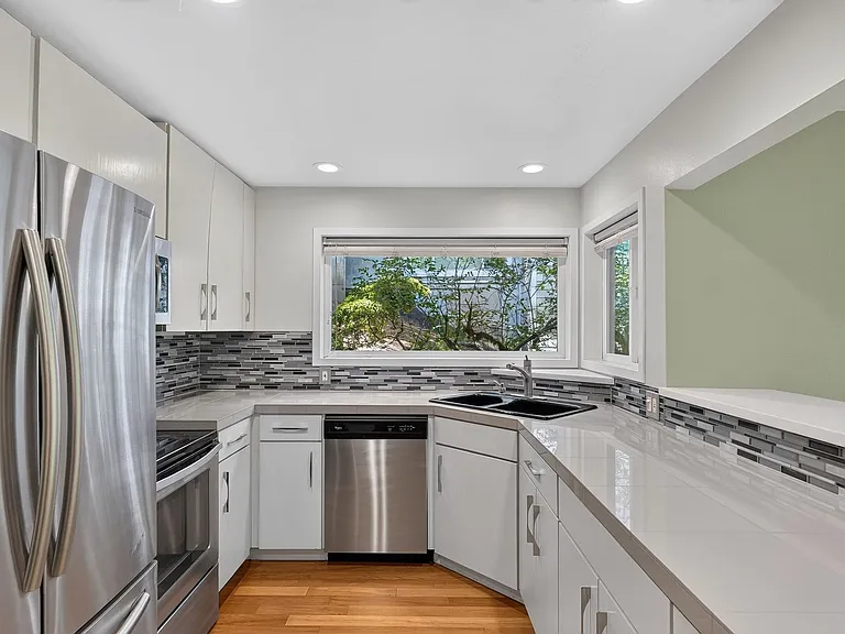 48 Eagle Crest Dr #5E — Photo 4