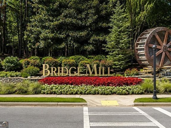 4th image of 860 Valley Dr