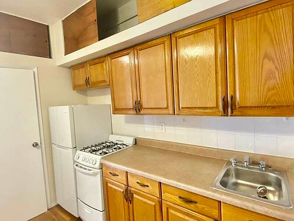 2nd image of 440 E 75th St APT 19