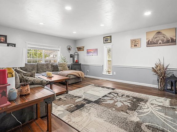 3rd image of 243 Mountain View Dr