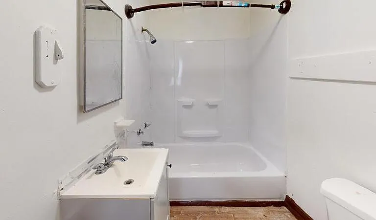 144 Avenue C — Photo 4