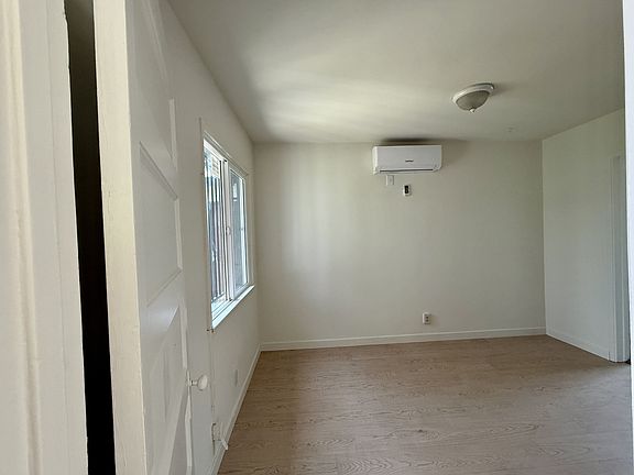 Unit 2 - Bedroom / Unidad 2 - Dormitorio