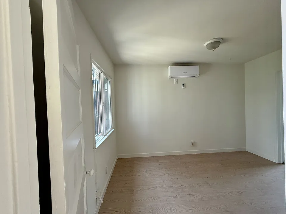 Unit 2 - Bedroom / Unidad 2 - Dormitorio