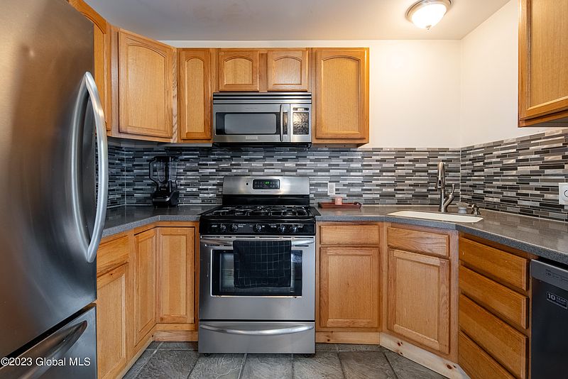 3rd image of 6130 Johnston Road