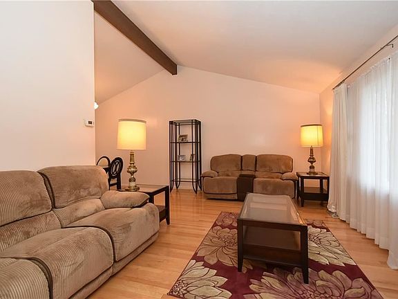 4th image of 28011 Gardenia Dr