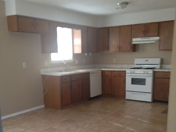 3rd image of 640 W 149th St S