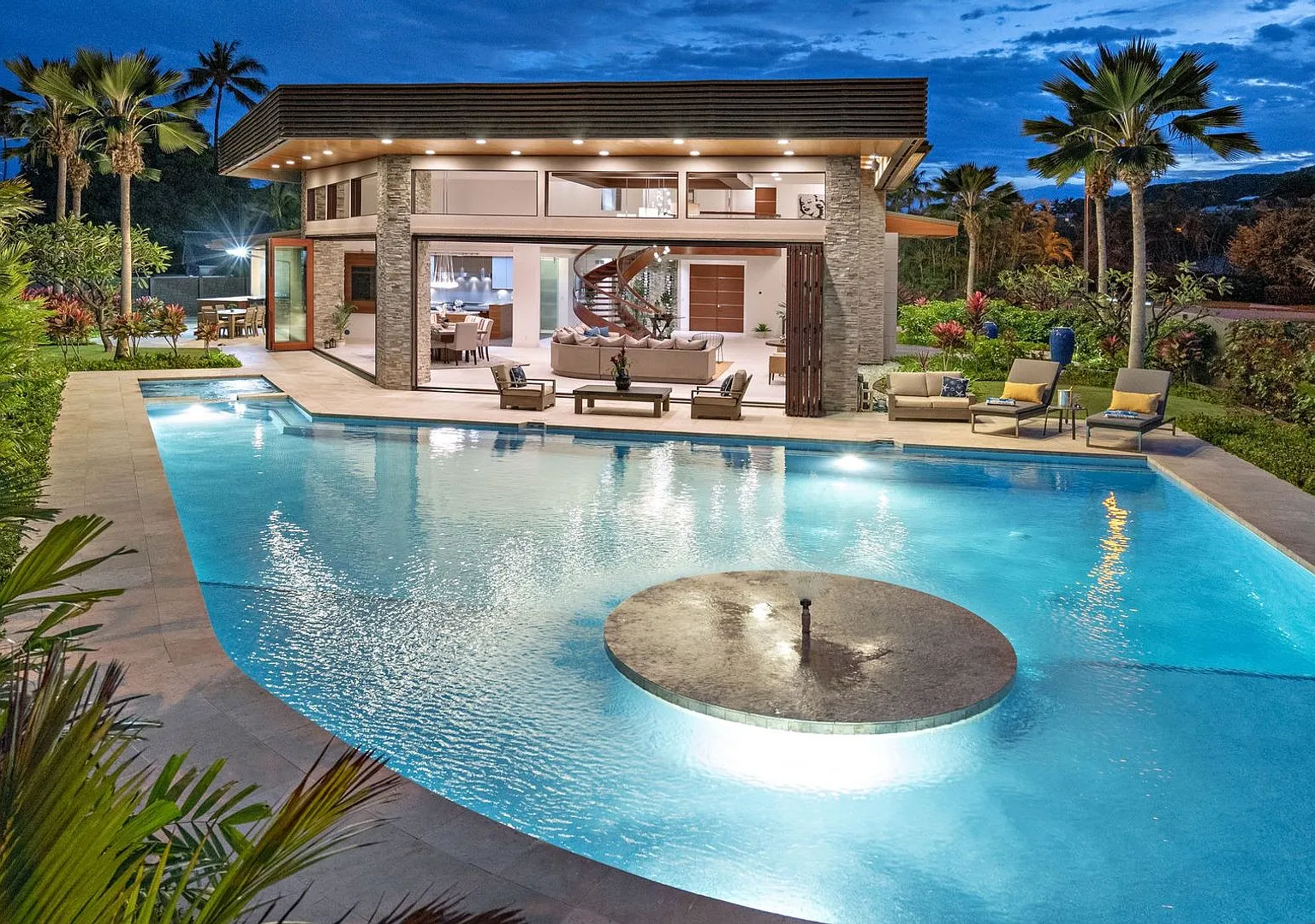 Kahala Grand Splendor. Contemporary Luxury residence w/ a large pool. — Photo 4