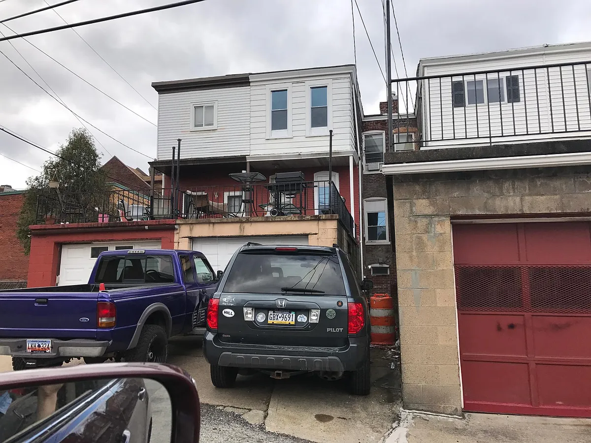 Building Photo - 10 Virgila Pl