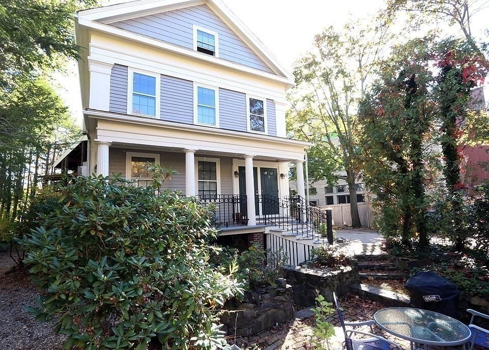 1st image of 90 Putnam Ave APT 3
