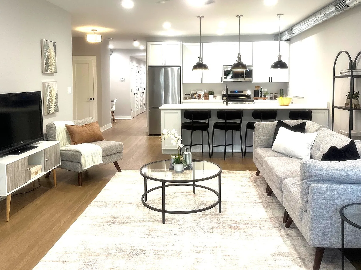 2 bed, 1550 sqft, $3,995 — Photo 1
