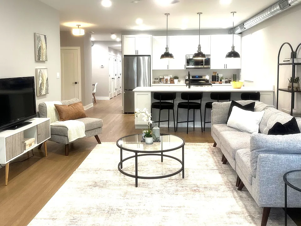 2639 W Carmen Ave #2W