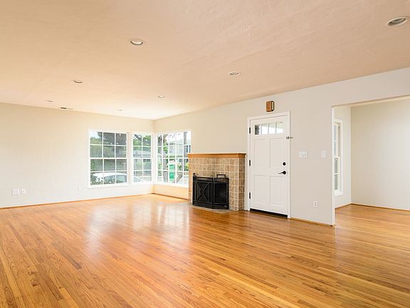 5th image of 3829 Narragansett Ave