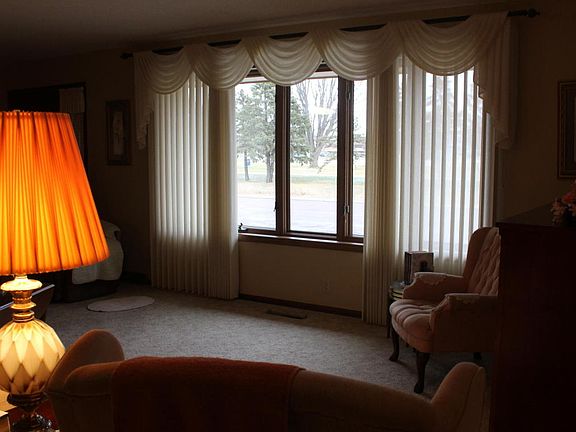4th image of 1005 Park Ave