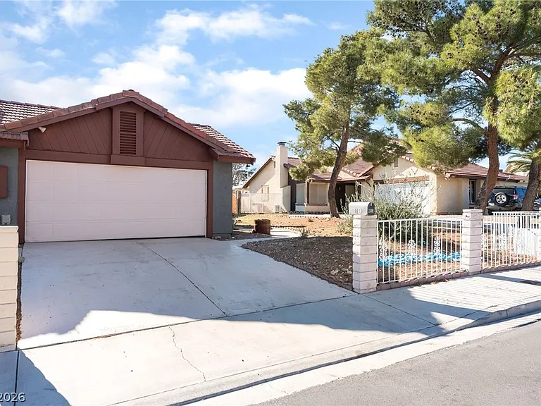 8813 Pavia Dr — Photo 1