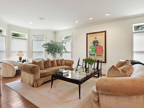 4th image of 2590 Fairford Ln