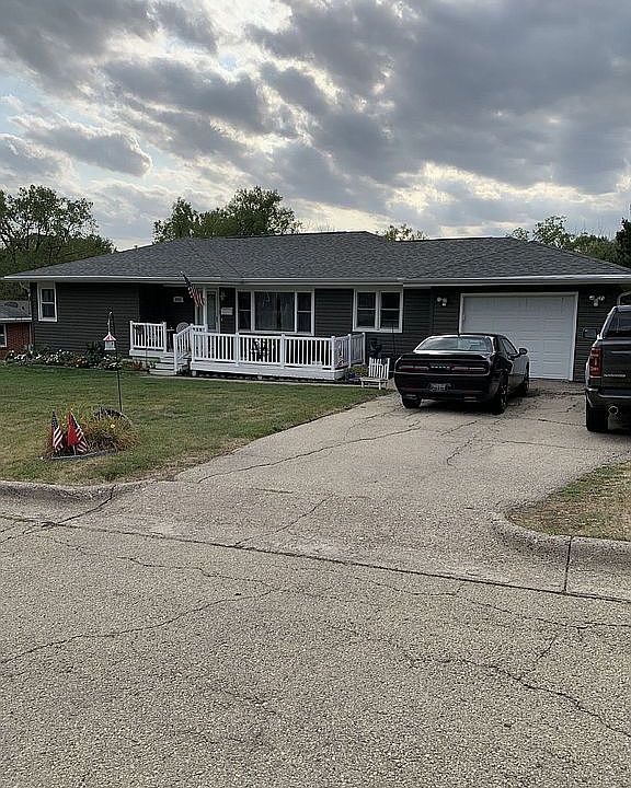 1st image of 1551 Earl Dr