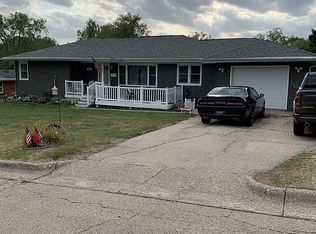 1551 Earl Dr, Dubuque, IA 52001