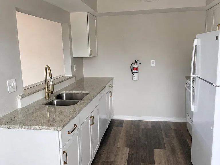 2202 Sandra Rd — Photo 9