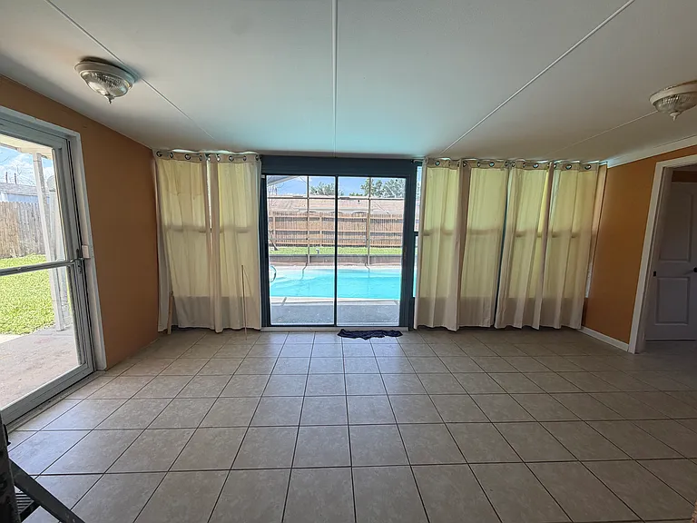 348 Cornwallis Ct — Photo 16