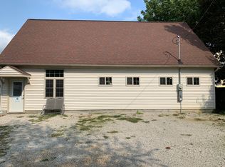 205 N Church St, Owaneco, IL 62555