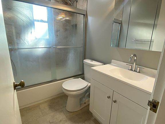 5th image of 202 E Crest Dr