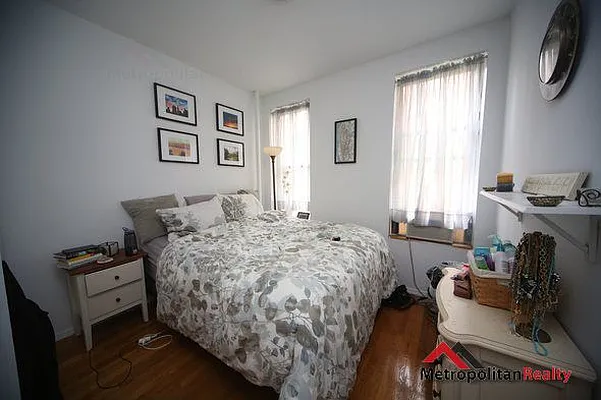 Rented by Metropolitan Realty | media 3