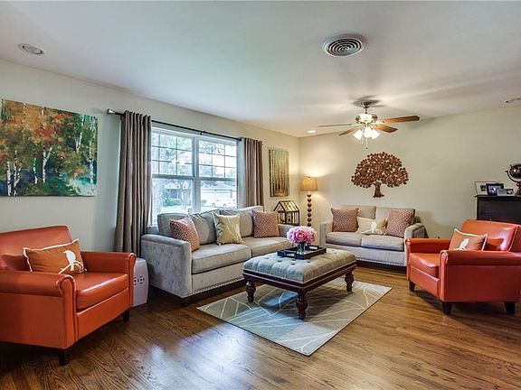 3rd image of 2531 Lazydale Dr