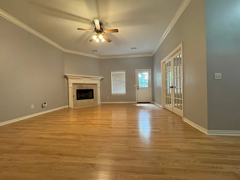 4905 Hawthorne Way — Photo 3