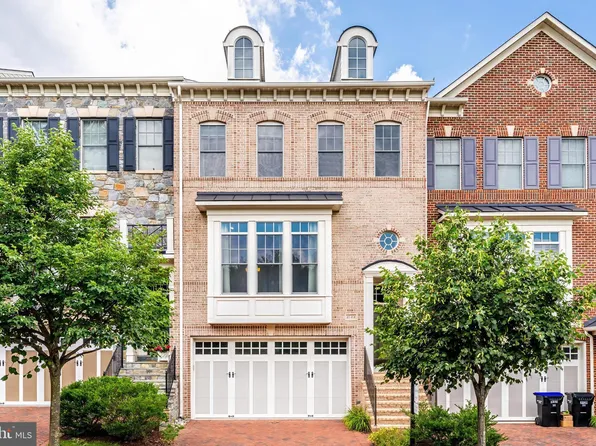 2122 McConvey Pl, Falls Church, VA 22043