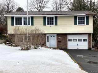 122 Fairwood Dr, Syracuse, NY 13219