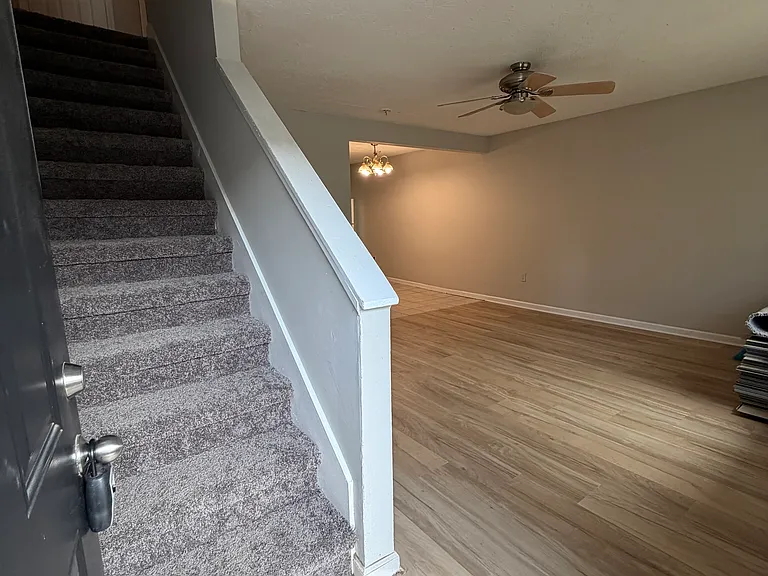 12 Point Place Dr — Photo 3