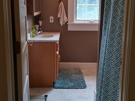 4th image of 905 W Ash St