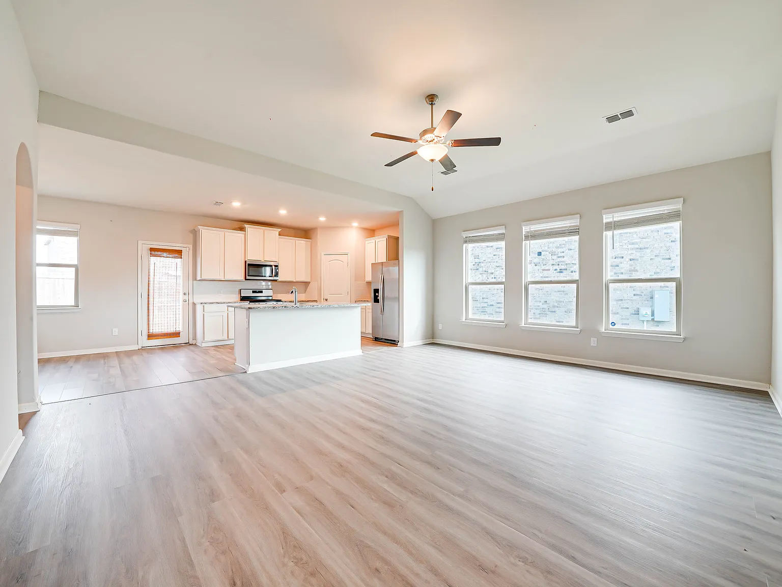4 bed, 1801 sqft, $2,095 — Photo 4